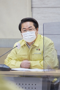 제43차 비상경제대책 및 제40차 생활방역대책 회의 주재중인 오세현 시장