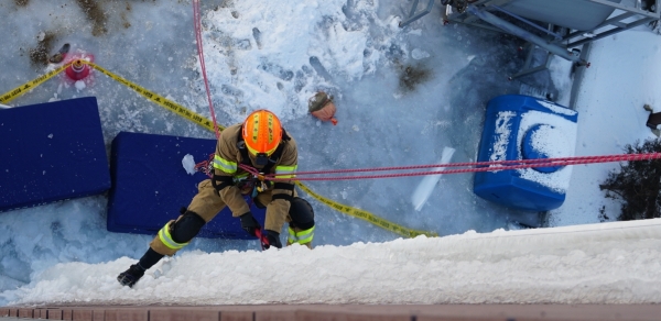 고드름제거 훈련사진