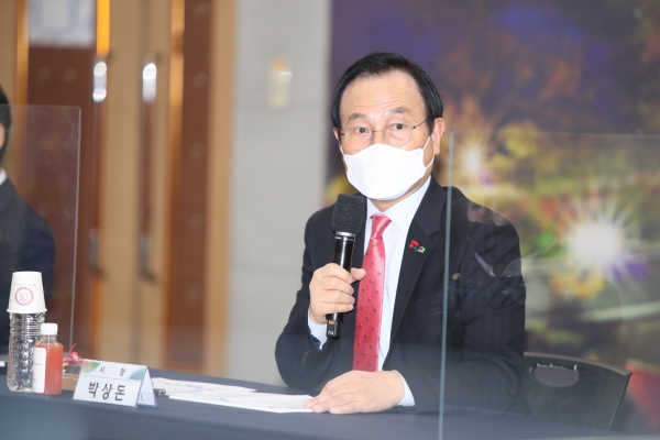 스마트 교통도시 정책토론회에 참여한 박상돈 천안시장