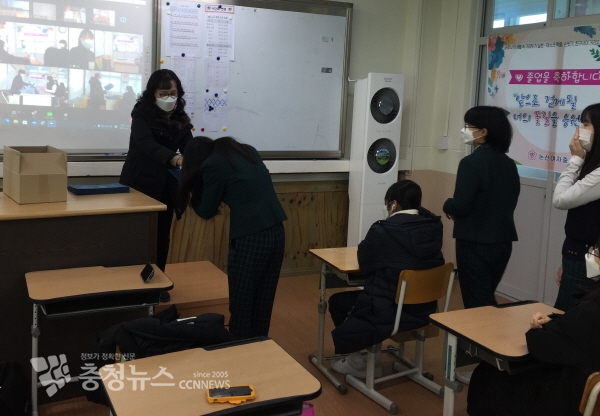 논산여중 제60회 졸업식 모습