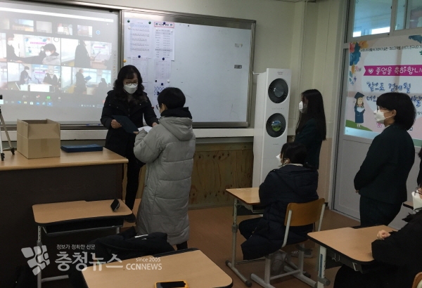 논산여중 제60회 졸업식 모습