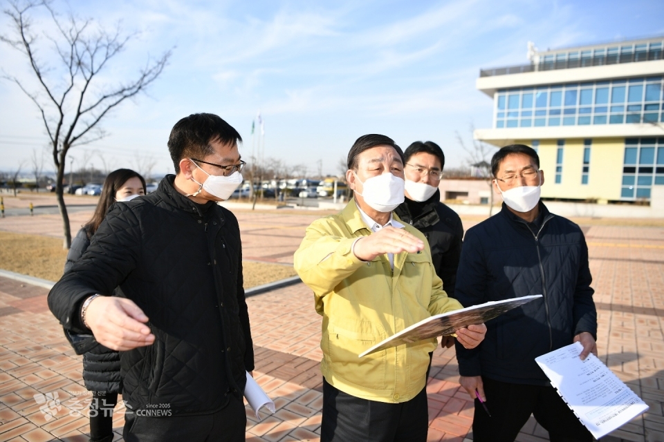 사업현장을 방문한 황선봉 예산군수