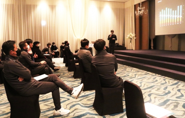 지난 19일, 코칭스태프·선수단 대상 축구 데이터 활용 강습 모습