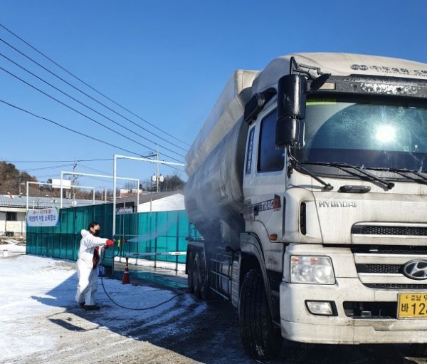 악성가축전염병 거점 소독 모습