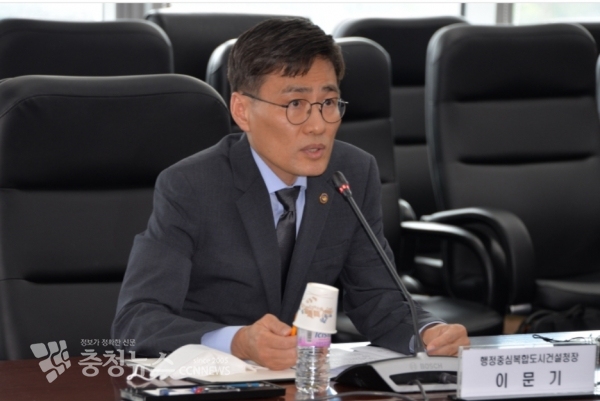 환영사 하는 이문기 행복청장