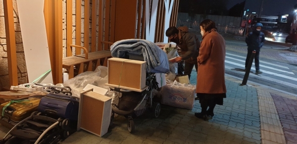 천안시와 구청, 노숙인 쉼터 관계자들이 한파주의보 발효에 따라 노숙인 합동점검을 시행하고 있다.