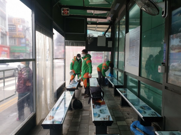 버스승강장 내 방역
