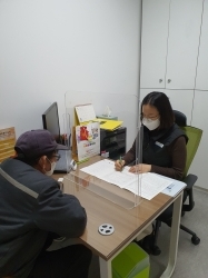 치매 검진 모습