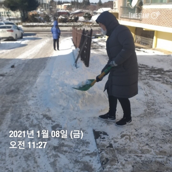 눈치우기작전 청소년자원봉사자 활동모습