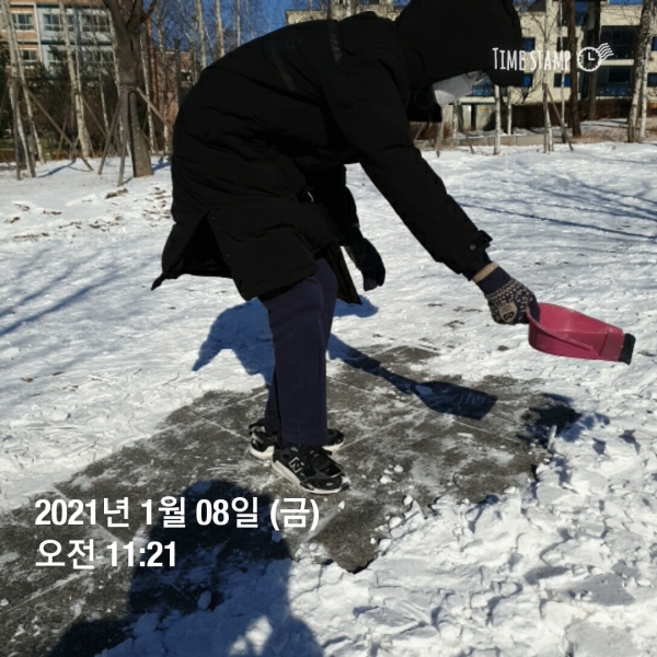 눈치우기작전 청소년자원봉사자 활동모습