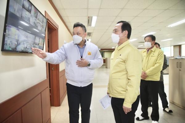 박상돈 천안시장 닭고기 가공업체 현장점검 모습