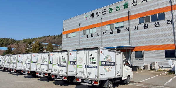 군 직영 ‘학교급식지원센터’ 모습.