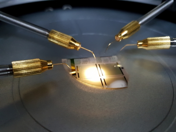 질화갈륨 기반 베타전지 소자 시제품 예시