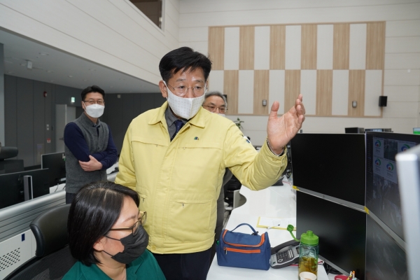 전만권 천안시 부시장이 8일 천안아산 도시통합운영센터 방문 모습
