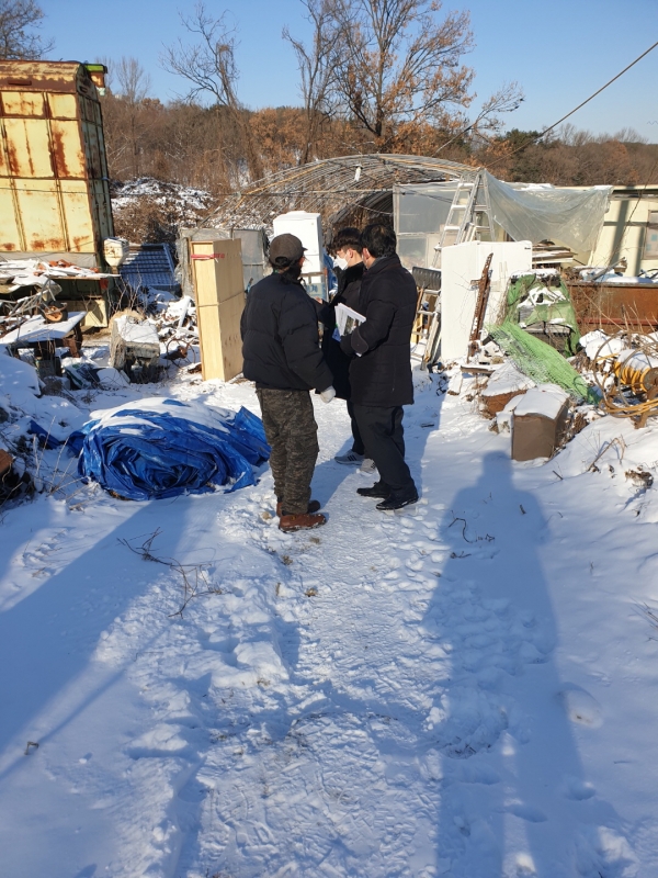시민 옴부즈만 고충민원에 대하여 현장 확인 및 경청하는 모습