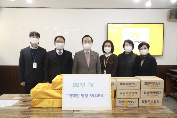 관내 청소년복지시설인 천안시청소년자립지원관을 방문한 박상돈 시장