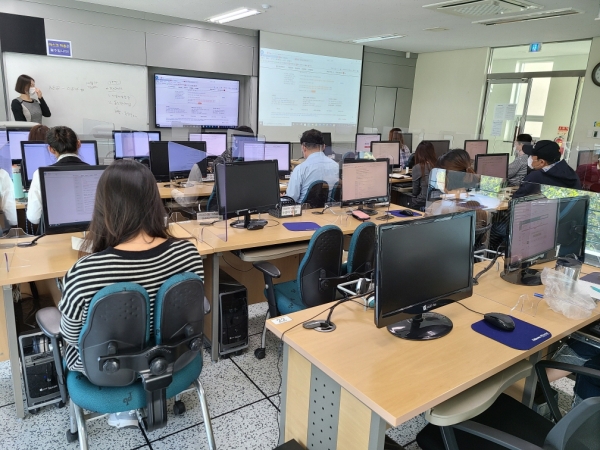 평생학습관 정규강좌 교육 모습