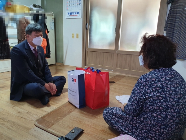 정진형 장항읍장, ‘읍장이 직접 찾아가는 현장중심 복지서비스’ 진행 모습