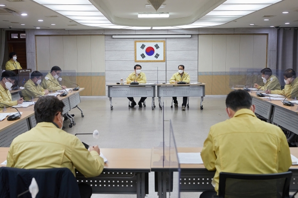 제47차 비상경제대책 및 제44차 생활방역대책 회의 개최 모습