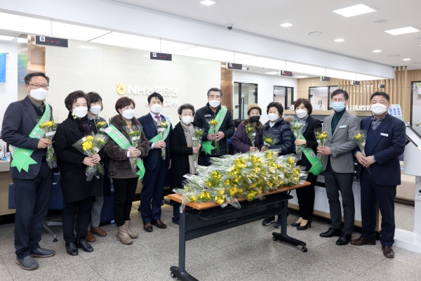 김동일 보령시장, 꽃 소비 활성화 캠페인 참여