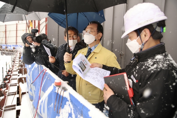 박 시장 현장방문-(두정 노후공공청사 복합개발사업 현장)