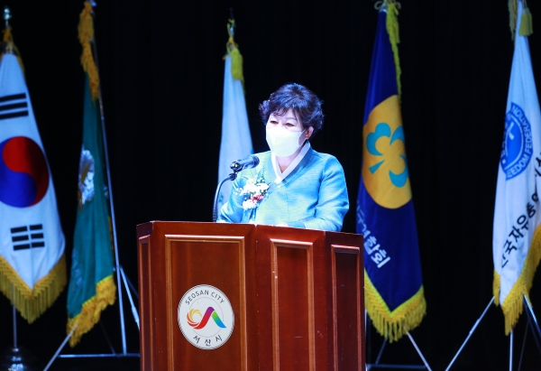 23일 서산시여성단체협의회 제15대 박상춘 회장이 취임사하는 장면