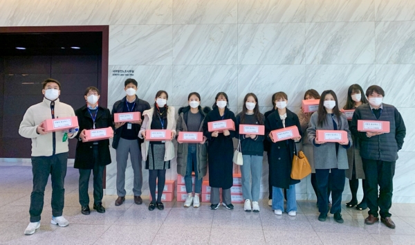 ‘사랑의 핑크박스’ 봉사 모습.