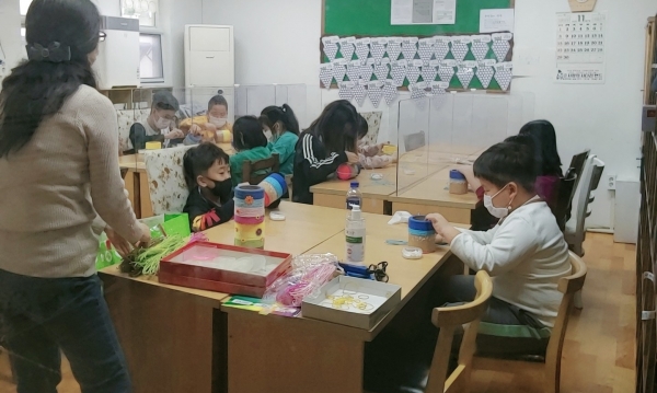 지난해 행복채움강좌 종이공예 수업 모습