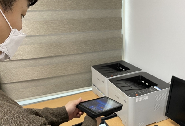 전자태그 사용 모습