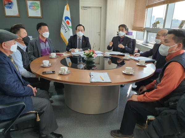 공공건설임대주택 임차인대표회, 관계자들과 간담회를 진행하고 있다.