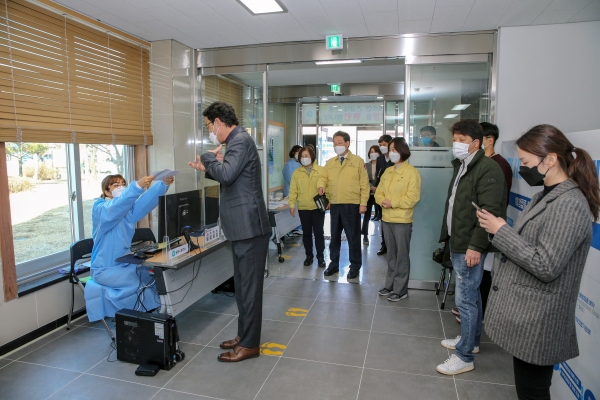 당진시보건소를 방문한 김홍장 시장