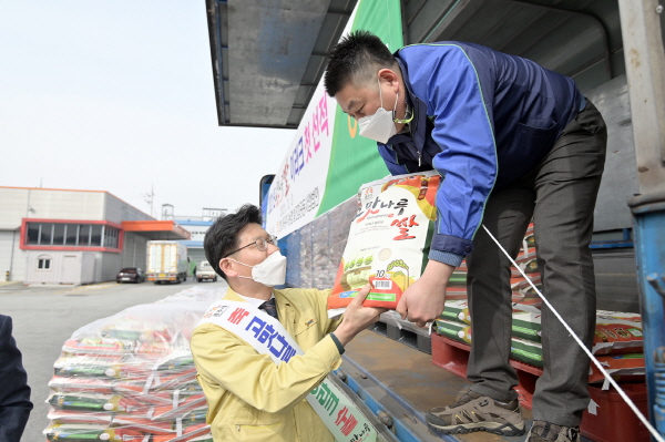 ‘고맛나루 쌀’ 3년째 이라크 수출길 선적