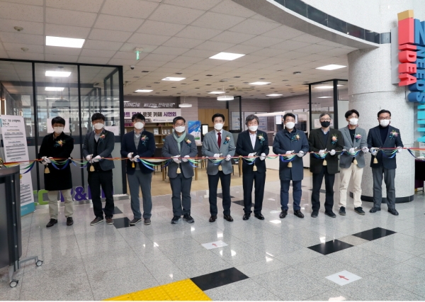 한밭대 스마트 로봇카페 개소 테이프 커팅식