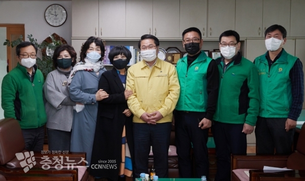 오세현 아산시장이 3월 4일 아산시 새마을회(회장 최동석) 사무실을 방문 임원진과 함께 간담회 개최 및 격려했다.