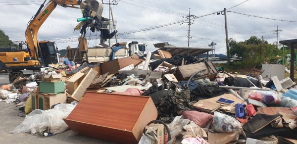 수해쓰레기 처리 모습