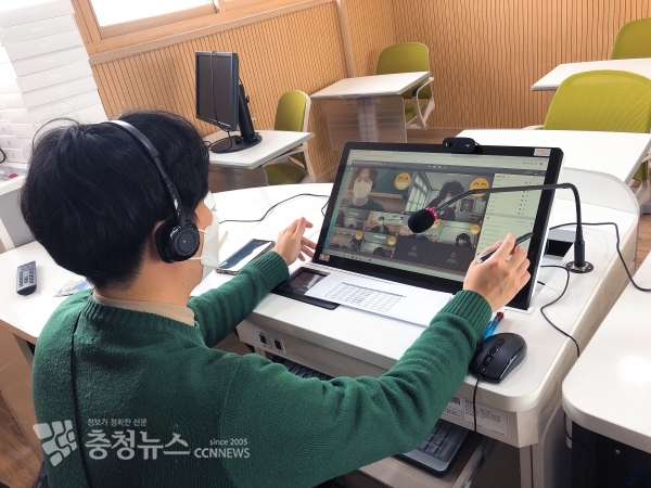 서야고 허소진 교사의 물리학 개설과목에 서야고 뿐만아니라 웅천고 5명. 안면고 3명 학생이 참여하고 있다.