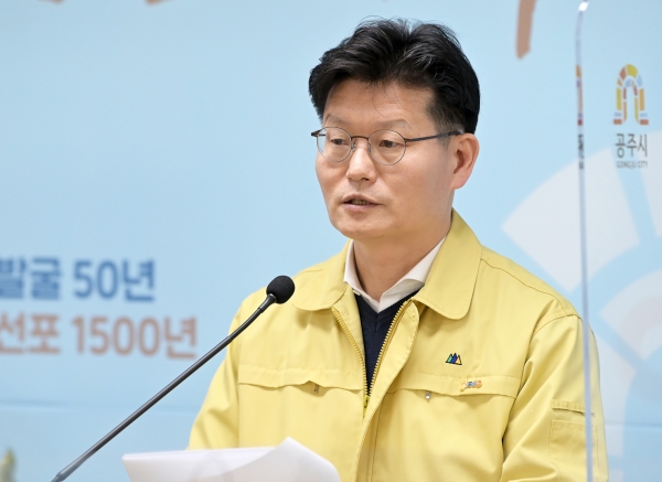 10일 제119차 정례브리핑중인 김정섭 시장