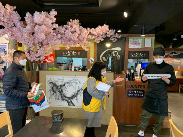 천안시가 경찰서, 청소년유해환경감시단과 합동으로 개학기 청소년유해환경 개선을 위한 합동점검·단속을 펼치고 있다.