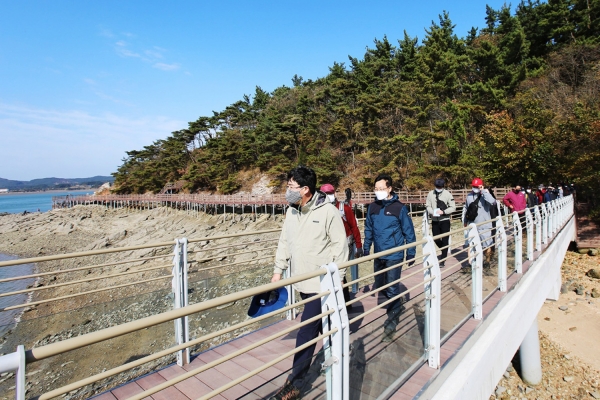 지난해 맹정호 서산시장과 함께하는 아라메길 걷기여행 장면