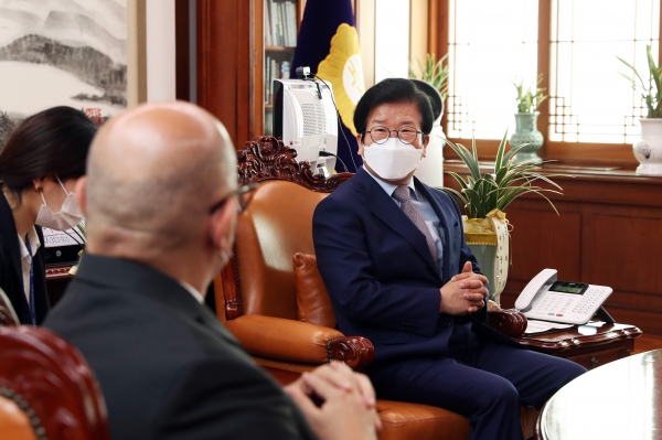 박병석 국회의장은 16일 솔라노 키로스 코스타리카 외교장관의 예방을 받았다.