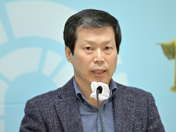 17일 제120차 정례브리핑 김정태 경제과장 브리핑 모습