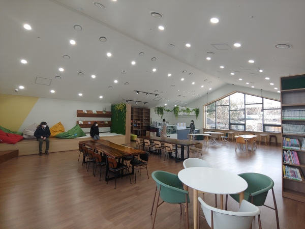 청소년까페 내부