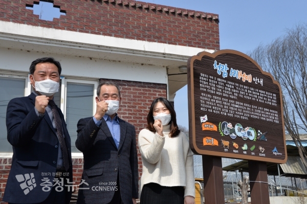 좌로부터 이관형 면장, 한석수 회장, 강지윤 주만자치 담당