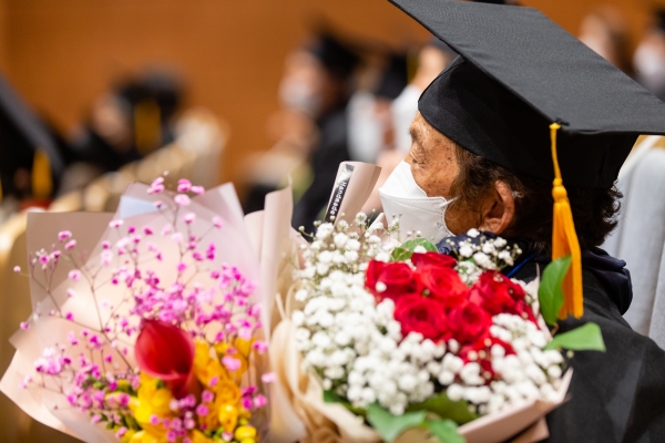 지난 19일 청양문화예술회관 소공연장에서 제6회 초등학력인정 성인문해교육 학습자 졸업식