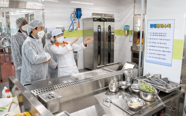 세종시교육청이 인덕션 조리기구를 도입해 환경 친화적 조리실을 구축했다.