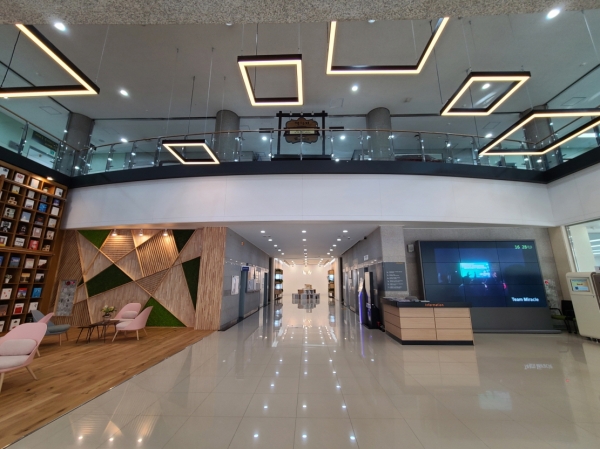 한밭대 도서관 로비