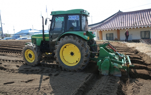 태안읍 동문리 ‘농작업 지원’ 모습.