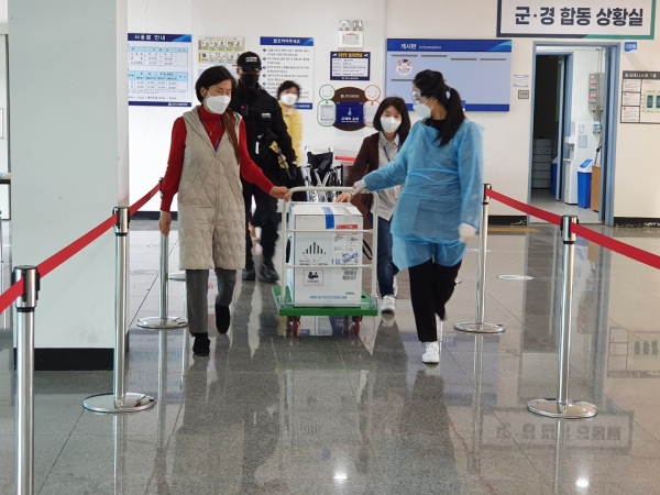 화이자 백신 도착 모습