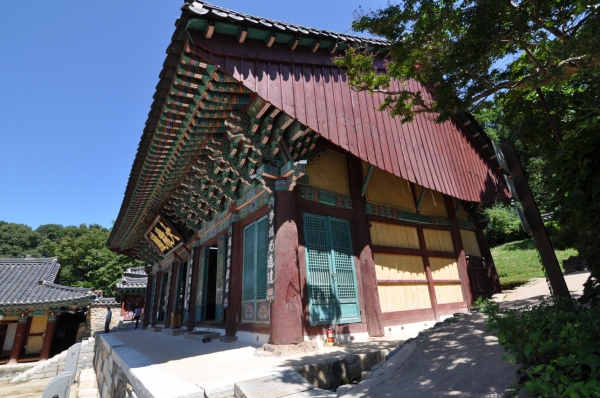 갑사 대웅전 모습