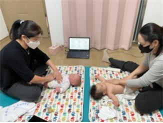 베이비 마사지 클리닉 진행